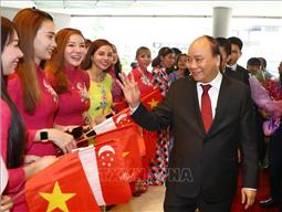 Thủ tướng Nguyễn Xuân Phúc đến Singapore dự Hội nghị Cấp cao ASEAN